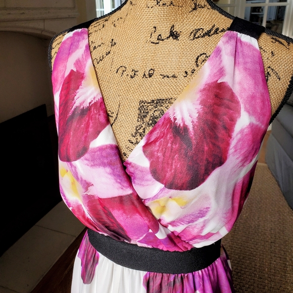 Elegant Long Formal Express Dress / Gown - Picture 5 of 16